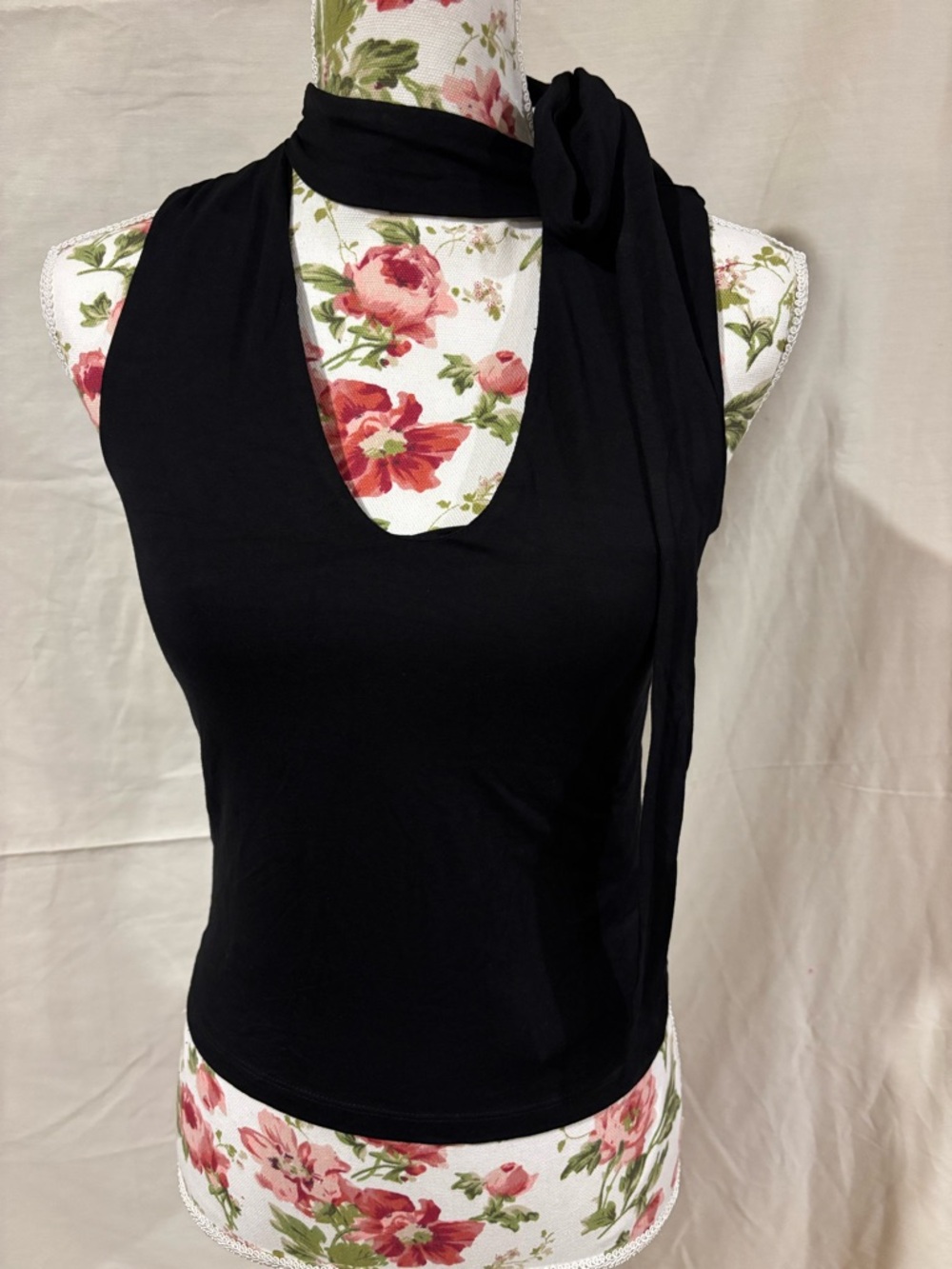 Commense NWT Black Halter Scarf Tie Top Sleeveless Open Neck Blouse Size M D275